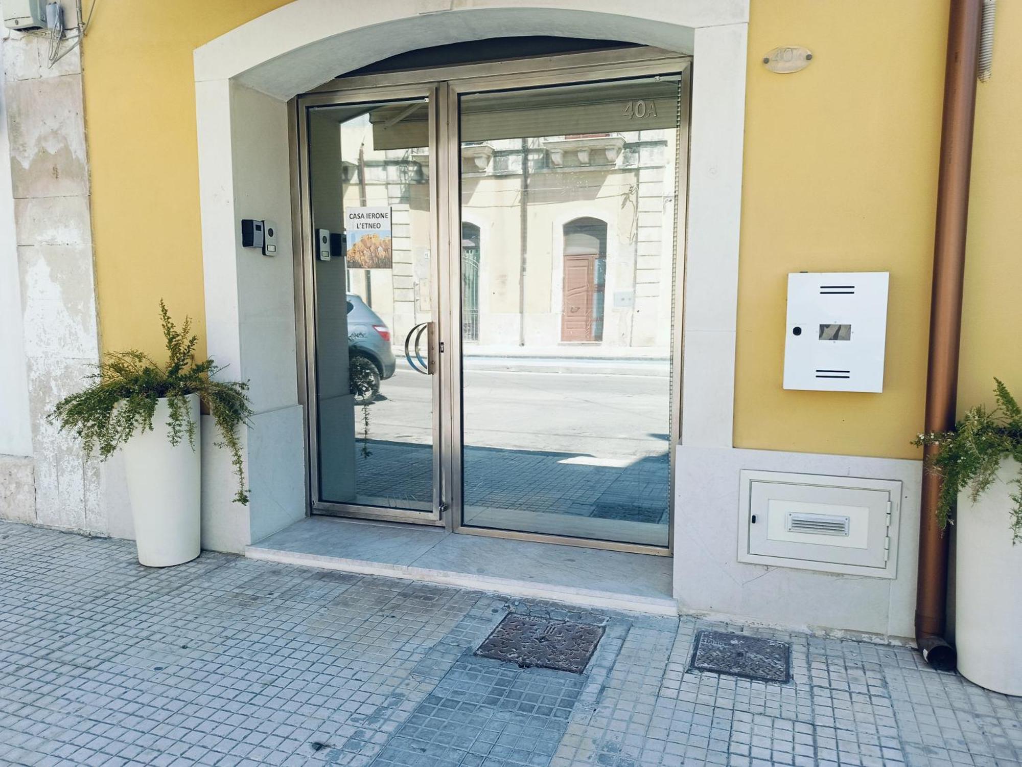 シラクーサCasa Ierone L'Etneoアパートメント エクステリア 写真